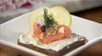 How to Make a Smoked Salmon Platter