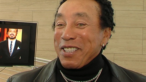 Smokey Robinson On Aretha Franklin's Cancer Battle: 'She's Doing