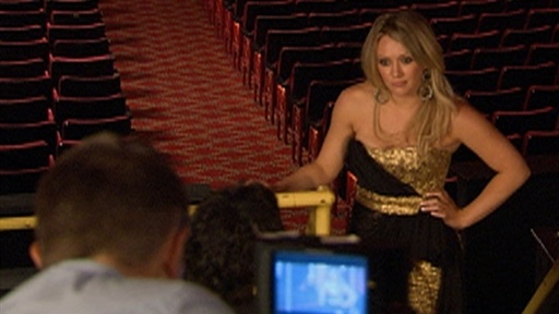 On The Set: Hilary Duff Is A 'Gossip Girl'