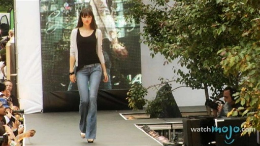 How to Shop for Jeans That Flatter