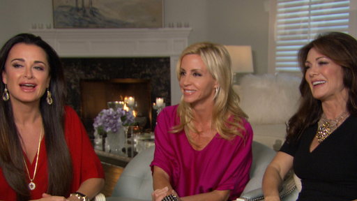 Description Kyle Richards can't stop laughing when Camille Grammer chats