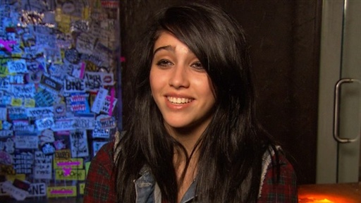 Lourdes Leon: Does Mom Madonna Raid Her Closet? Video