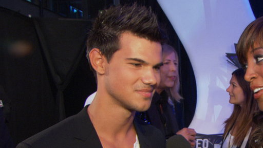 MTV Video Music Awards 2011: Are Taylor Lautner & Kris Humphries Video