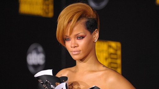 2009 AMAs: Did Rihanna Reveal Too Much o...
