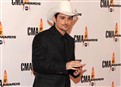 Brad Paisley Makes Jokes at Kanye's Expense at 2009 CMA Awards picture
