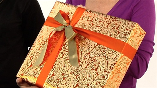 How to Tie a Ribbon Onto a Gift Box