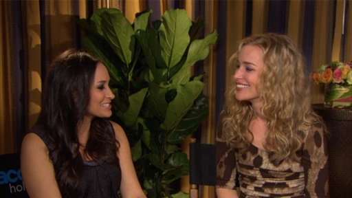 Piper Perabo Is 'Covert' About Her Golden Globes Dress Video