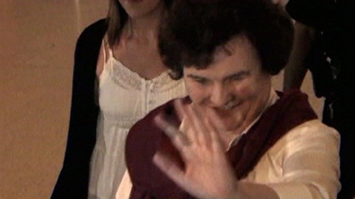 Fans & Press Mob Susan Boyle at Los Angeles Airport Video