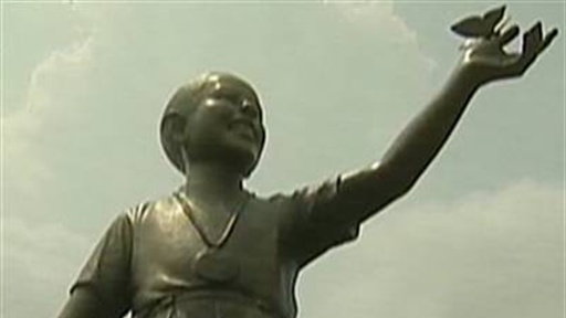 Indonesian School Unveils Obama Statue