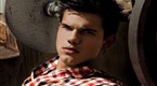 E! News Now: Taylor Can't Keep His Shirt On
