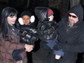 E! News Now - Angelina’s Clan Stops by Set