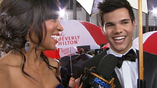 2010 Golden Globes Red Carpet: Rain Can't Dampen Taylor Lautner' Video