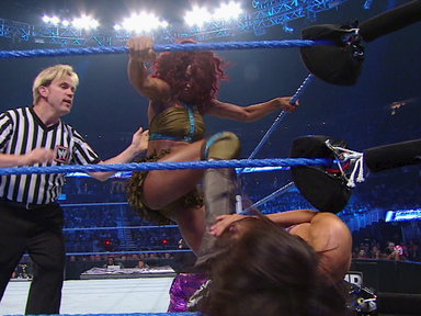 Layla vs. Alicia Fox Video