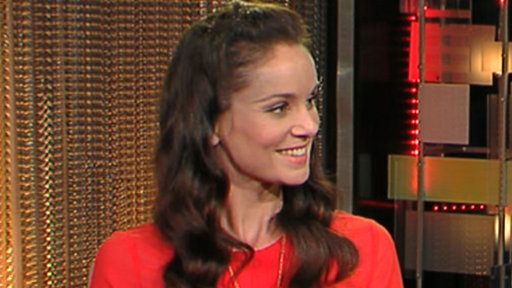 Sarah Wayne Callies Gets Grossed Out On 'The Walking Dead' Video