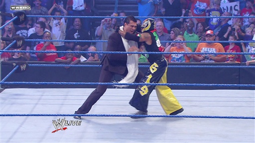 Rey Mysterio Comes Back to SmackDown