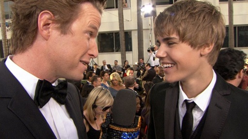 2011 Golden Globes: Bieber Fever Heats up the Red Carpet Video