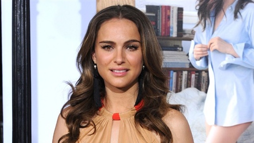 Natalie Portman Discusses Mila Kunis Being Blind in One Eye Video