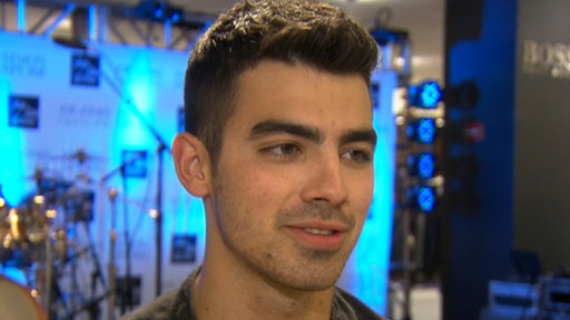 Joe Jonas 'Absolutely' Loves to Shop