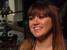 Kelly Clarkson Talks Performing On 'Saturday Night Live' & Her New Canine 'Boyfriends'
