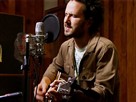 Mason Jennings Performs 