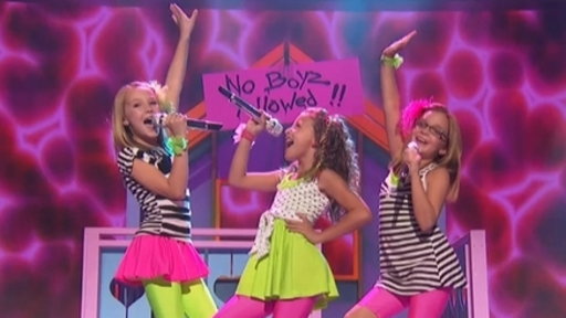 Avery and the Calico Hearts Take the Stage