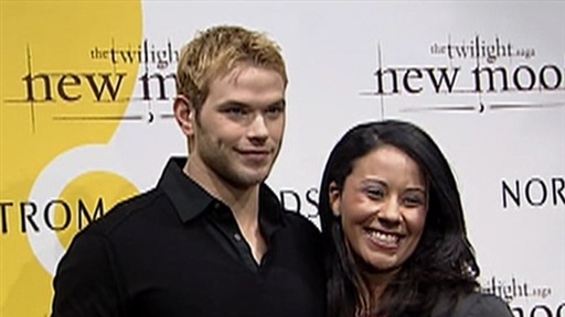 'New Moon's' Kellan Lutz Thrills Fans in Boston