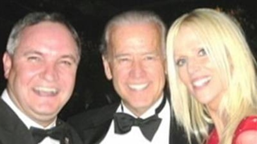 Uninvited Couple Sneaks Into State Dinne...
