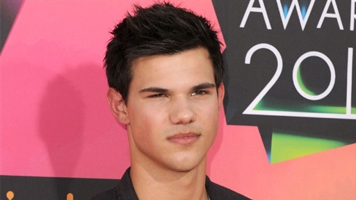 2010 Kids' Choice Awards: Taylor Lautner Is 'Really Hot'