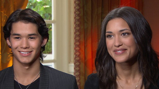Booboo Stewart & Julia Jones Talk 'The Twilight Saga: Breaking D Video