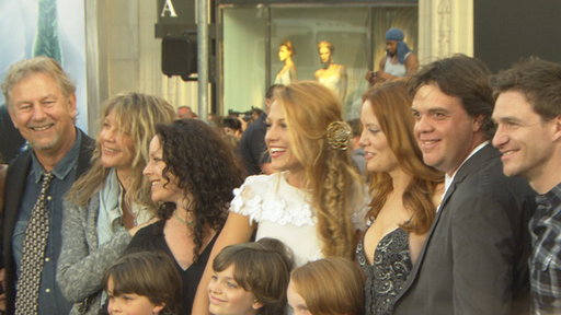 Blake Lively Brings The Entire Family To The 'Green Lantern' Pre Video